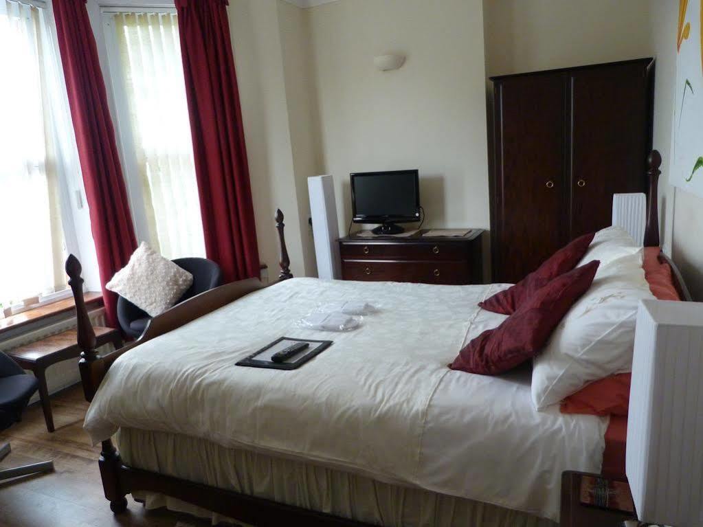 Отель Oaklands House - Adults Only Brading Экстерьер фото