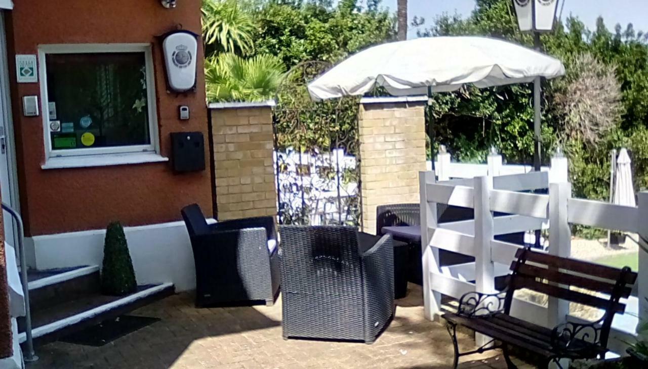 Отель Oaklands House - Adults Only Brading Экстерьер фото